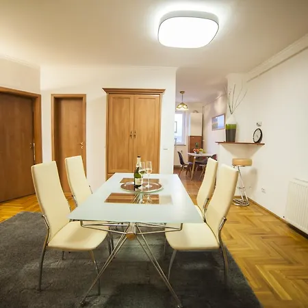 Business Class 公寓