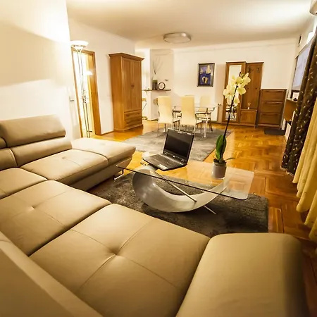 Business Class Διαμέρισμα *